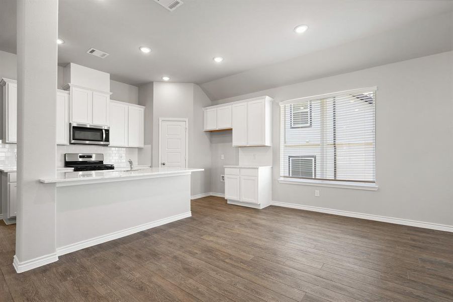 Spacious, unfurnished interior of a new home in Rocky Creek Crossing, Fort Worth (Image 12). Spacious, unfurnished interior of a new home in Rocky Creek Crossing, Fort Worth (Image 12).