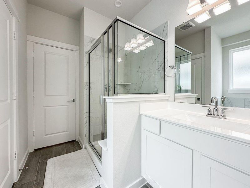 Separate shower and Bath tub Separate shower and Bath tub