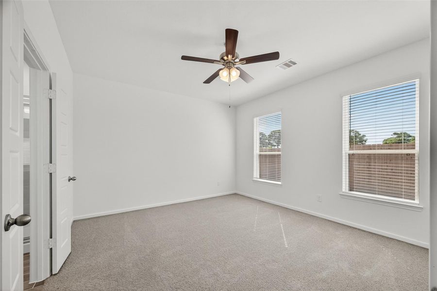 Spacious, unfurnished interior of a new home in Rollingbrook Estates, Baytown (Image 38).