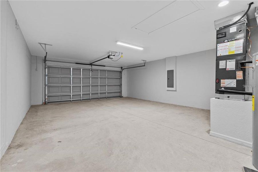 Spacious, unfurnished interior of a new home in , Ocala (Image 21).