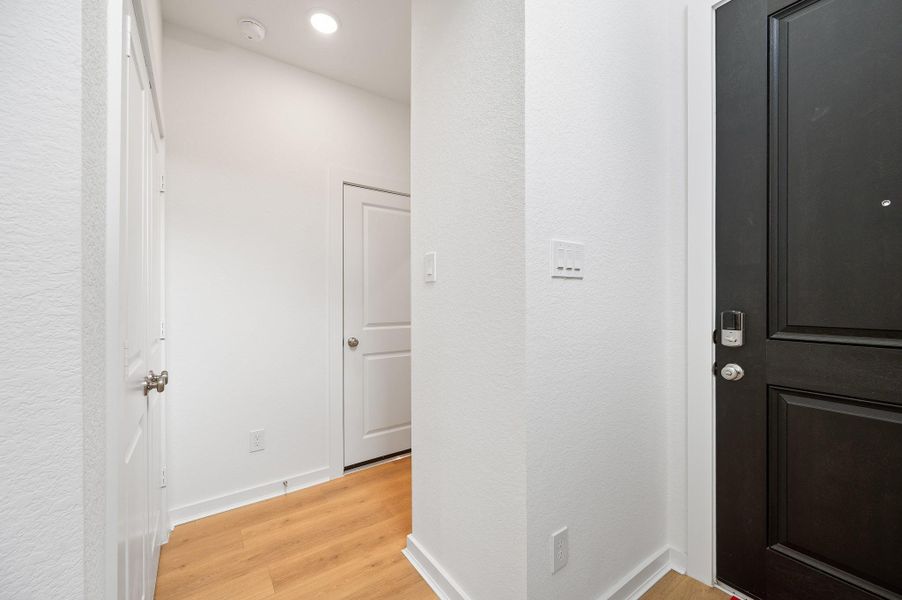 Spacious, unfurnished interior of a new home in Brookewater, Rosenberg (Image 25).