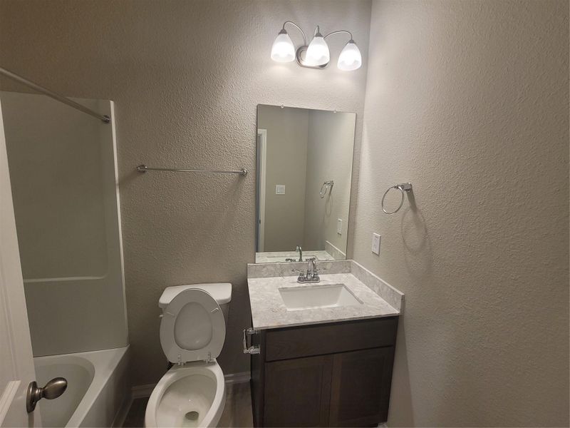 Full Bathroom 3