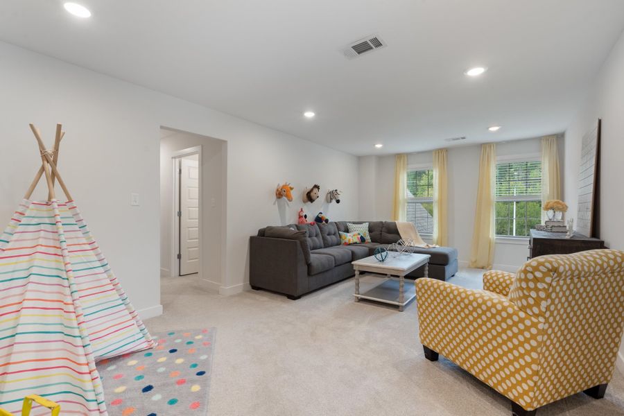 Image 29 of a home in White Oak.