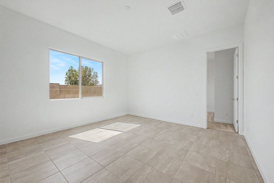 Spacious, unfurnished interior of a new home in Landmarke, San Tan Valley (Image 13).