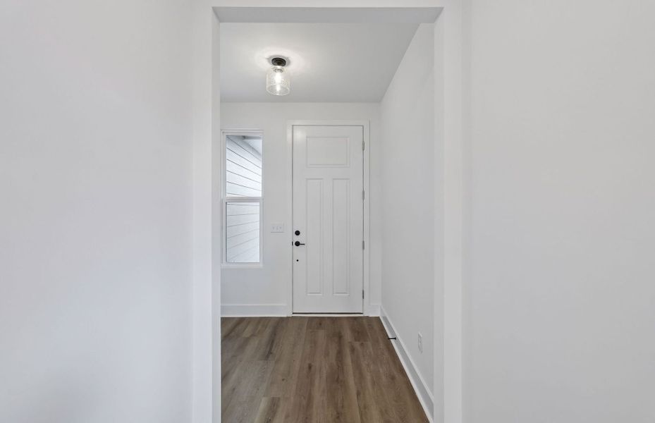 Spacious, unfurnished interior of a new home in Del Webb Barton Village, Lebanon (Image 18).