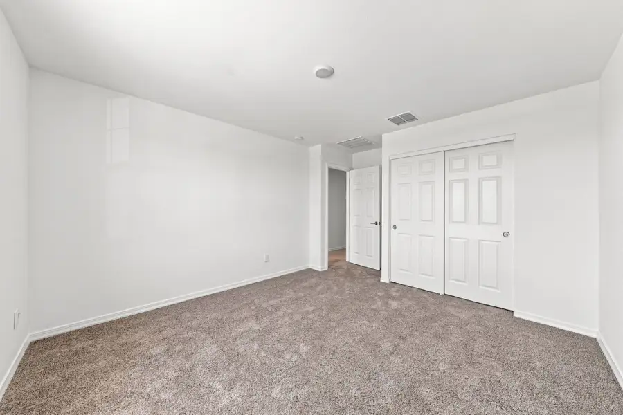 Spacious, unfurnished interior of a new home in Baker Farms, Phoenix (Image 15).