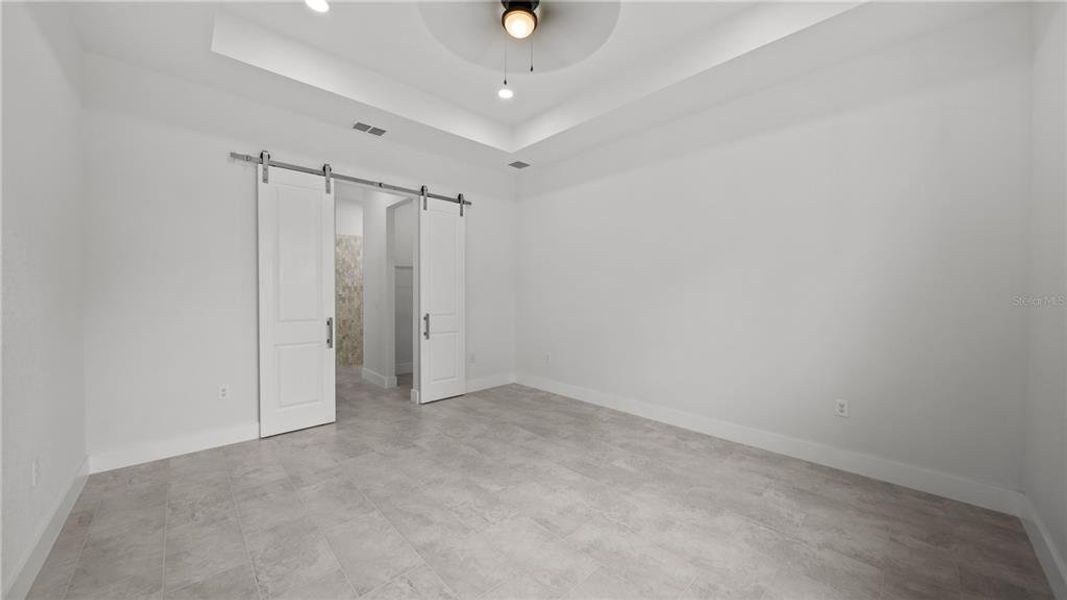 Spacious, unfurnished interior of a new home in , Rotonda West (Image 18).