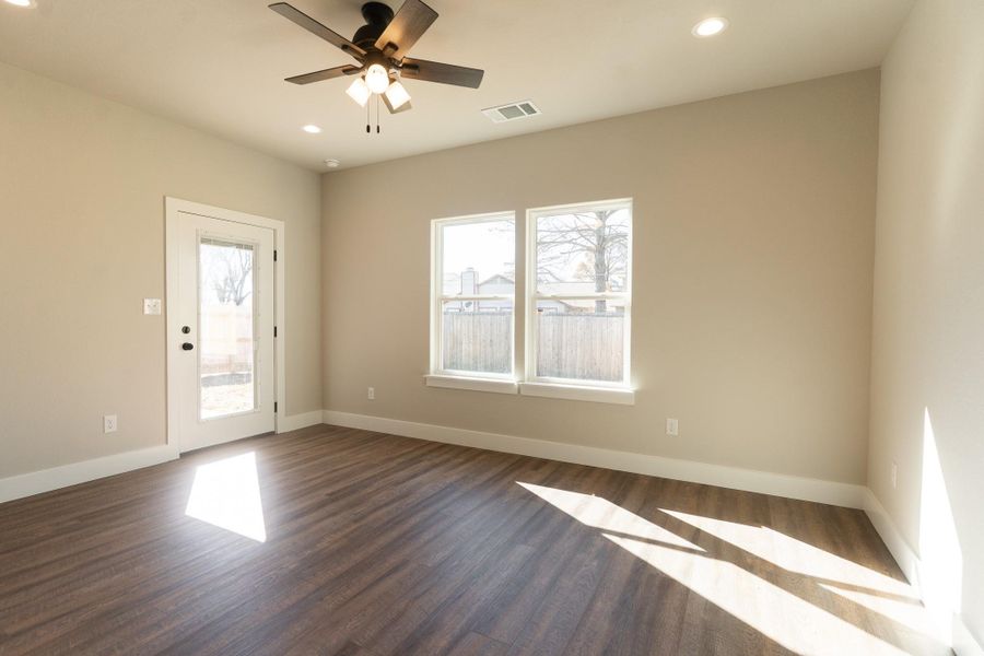 Spacious, unfurnished interior of a new home in , Smithville (Image 25).