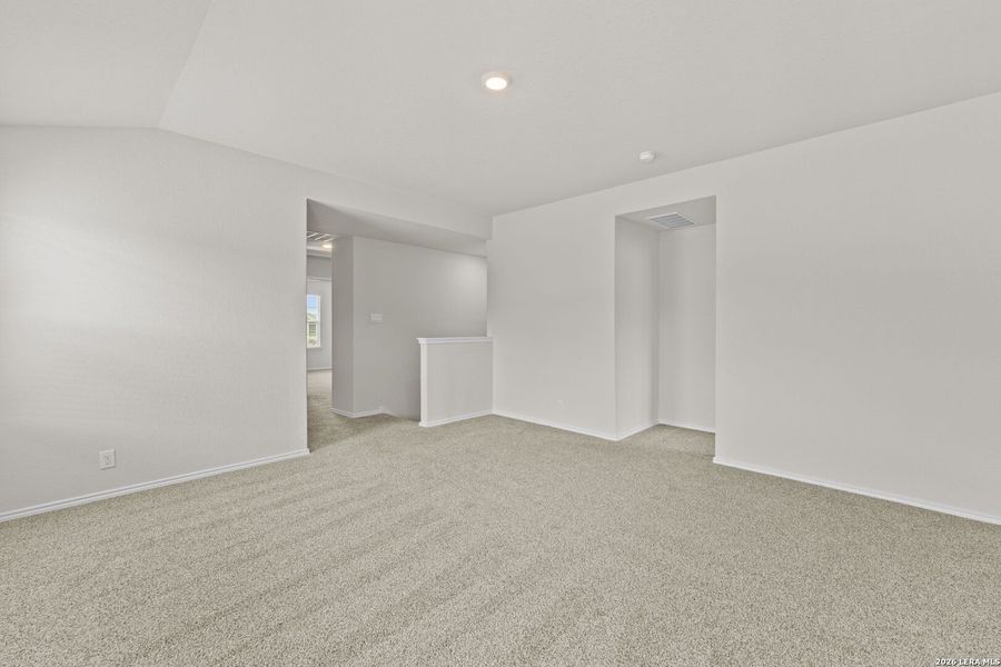 Spacious, unfurnished interior of a new home in Applewood, San Antonio (Image 29).