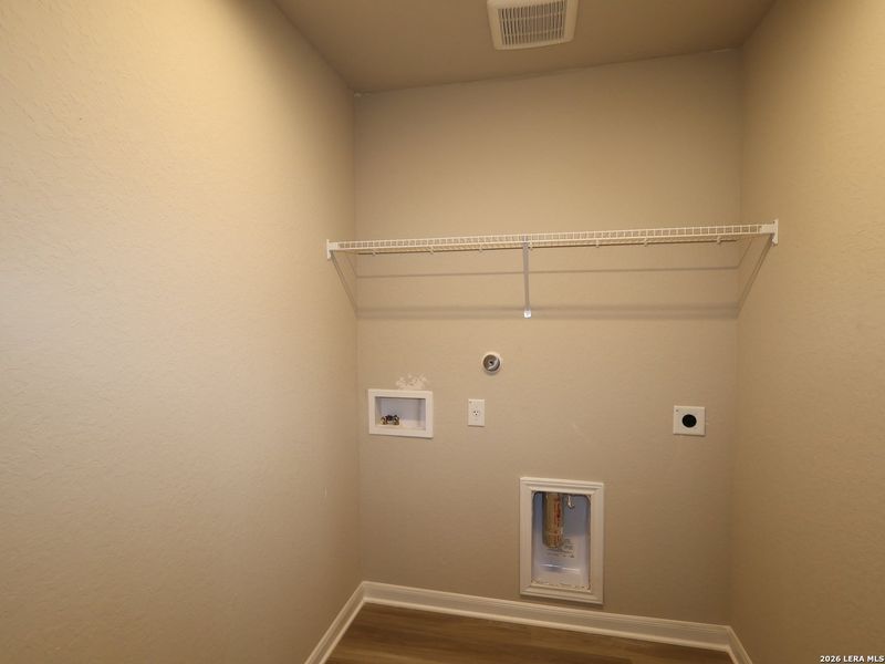 Spacious, unfurnished interior of a new home in Jordan's Ranch, San Antonio (Image 20).