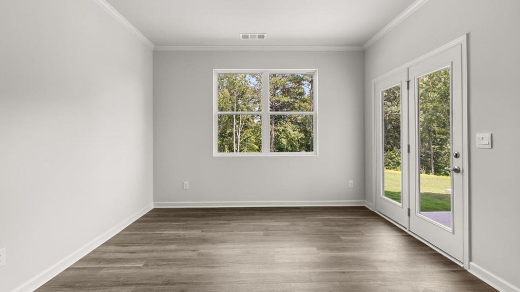 Spacious, unfurnished interior of a new home in Oaks at Cedar Grove, Fairburn (Image 11).