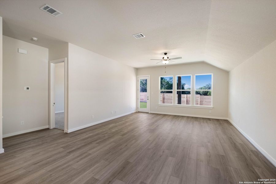 Spacious, unfurnished interior of a new home in The Grove at Vintage Oaks, New Braunfels (Image 14).