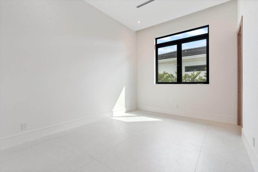 Spacious, unfurnished interior of a new home in , Fort Lauderdale (Image 23). Spacious, unfurnished interior of a new home in , Fort Lauderdale (Image 23).