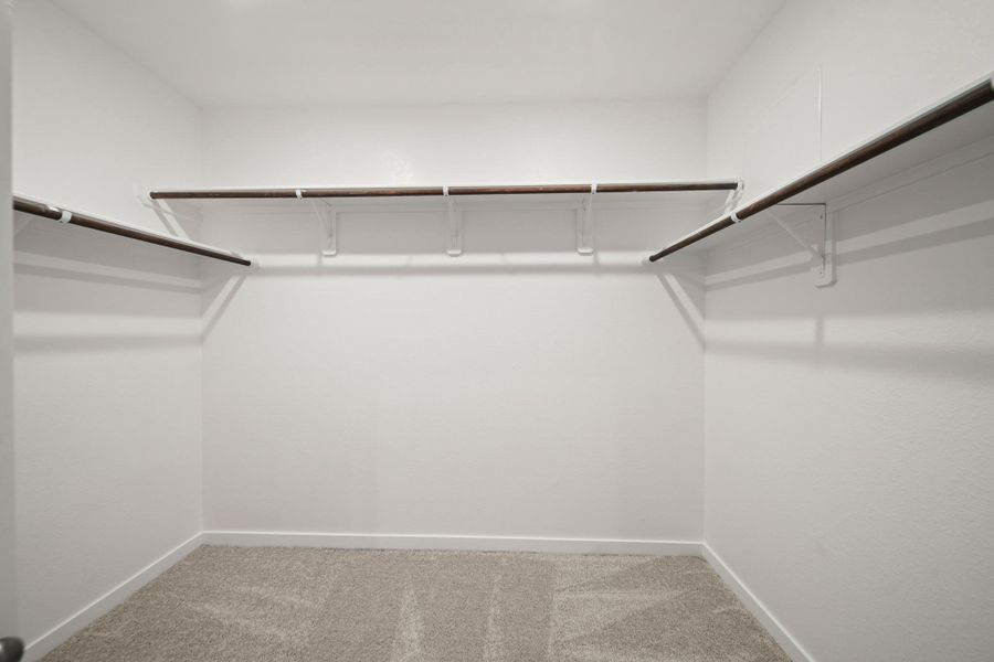 Spacious, unfurnished interior of a new home in Country Creek, Mont Belvieu (Image 12).