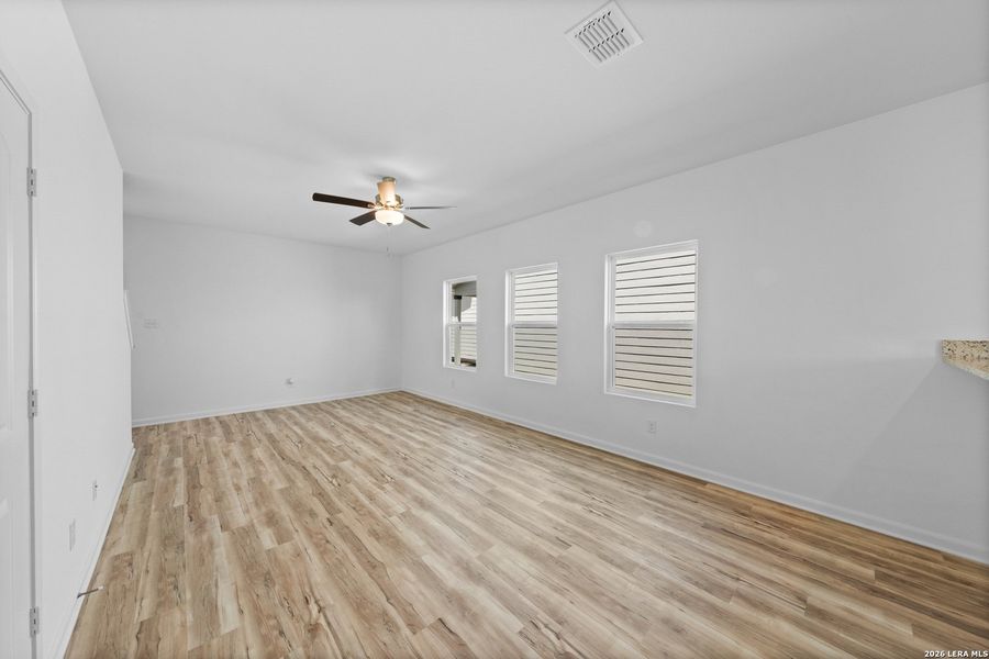 Spacious, unfurnished interior of a new home in , San Antonio (Image 16).