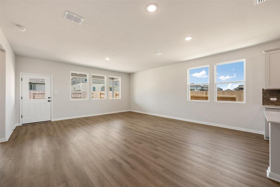 Spacious, unfurnished interior of a new home in Patterson Ranch, Georgetown (Image 15).