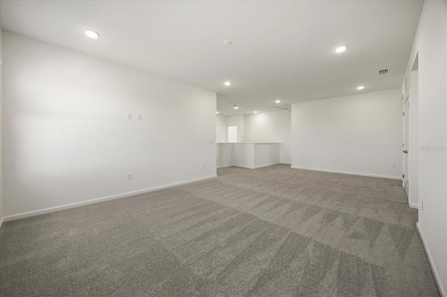 Spacious, unfurnished interior of a new home in , Orlando (Image 44).