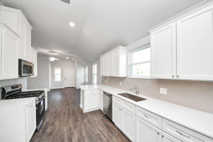 Furnished interior view inside a new home in Santa Fe, Cleveland (Image 11).