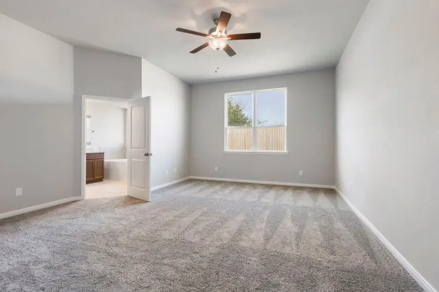 Spacious, unfurnished interior of a new home in Liberty Oaks, Waco (Image 10).