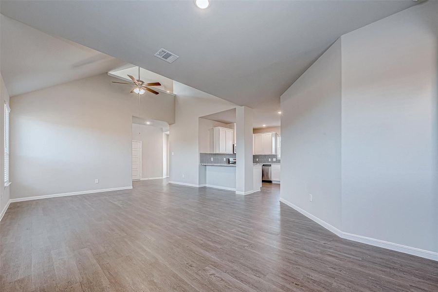 Spacious, unfurnished interior of a new home in Mill Creek Trails, Magnolia (Image 27).