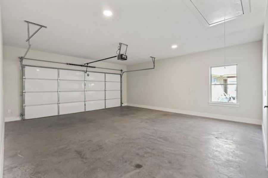 Spacious, unfurnished interior of a new home in , Celeste (Image 22).