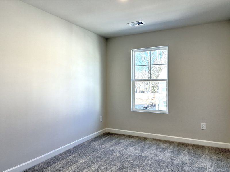Spacious, unfurnished interior of a new home in Miller Park, Greenville (Image 15).
