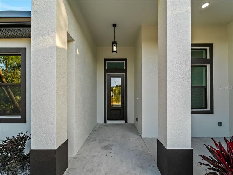 Exterior details and patio area of a home in , Port Charlotte (Image 33).