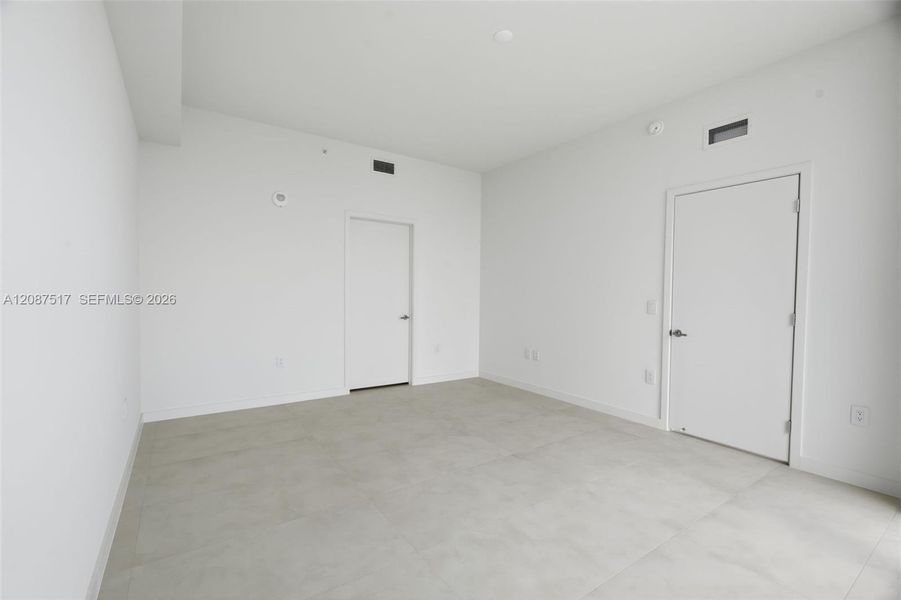 Spacious, unfurnished interior of a new home in , Miami (Image 53).