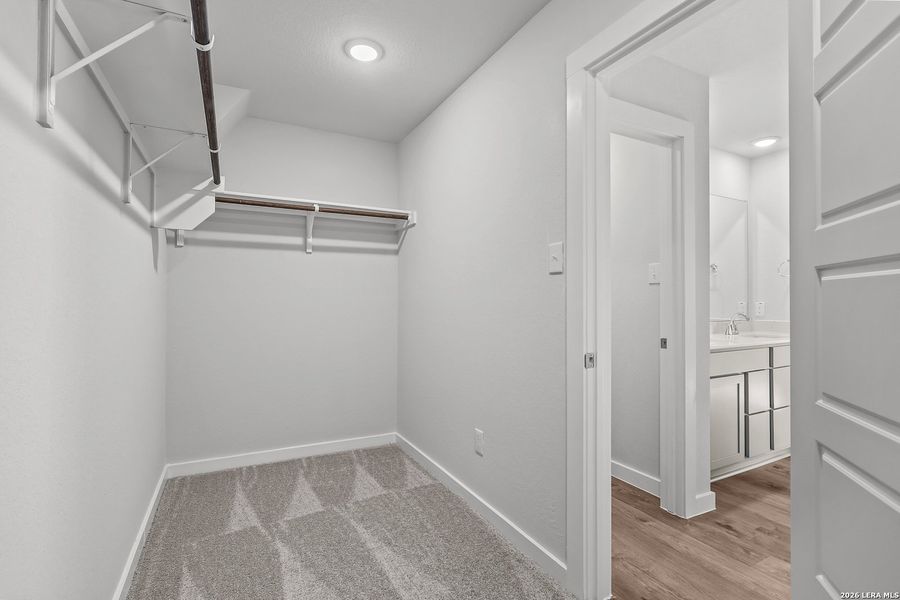 Spacious, unfurnished interior of a new home in Senna, Leon Valley (Image 21).