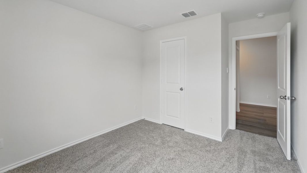 Spacious, unfurnished interior of a new home in Blaire Lake, Tyler (Image 30).