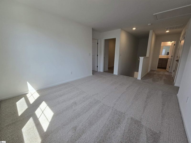 Spacious, unfurnished interior of a new home in Shiloh Trail, Wellford (Image 24).