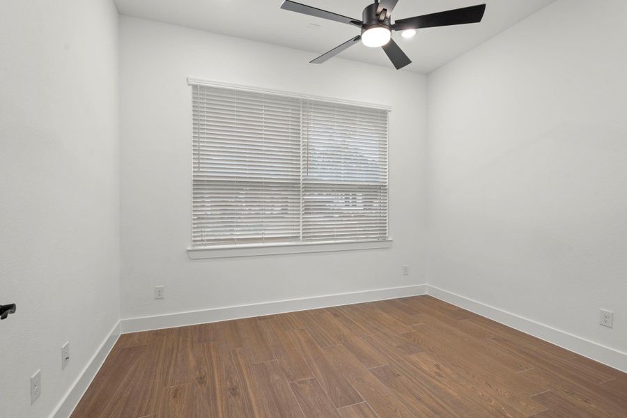 Spacious, unfurnished interior of a new home in Evergreen, Conroe (Image 28).