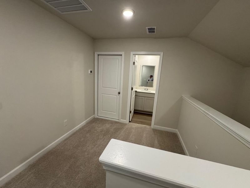 Spacious, unfurnished interior of a new home in , Ravenel (Image 18).
