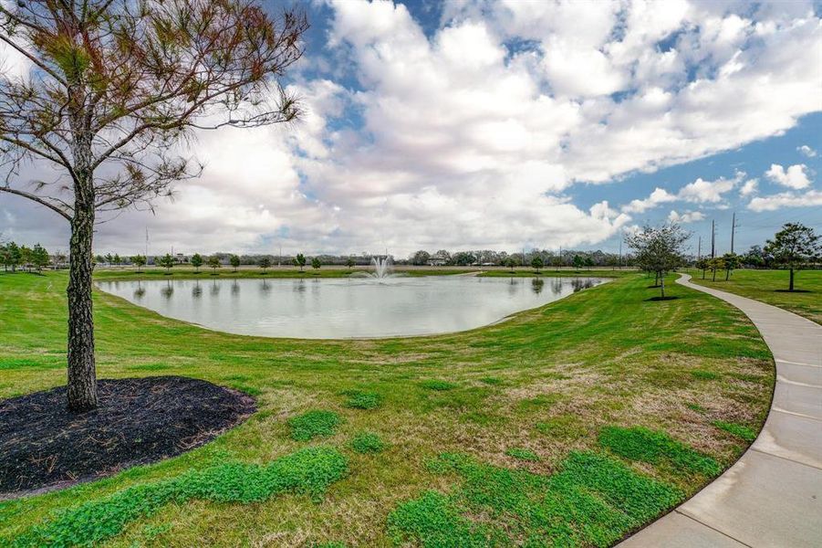 Family-friendly amenities include a five-acre park, recreation area with a splash pad, swimming pool, picnic area and green belts with walking paths. Plus, the subdivision is surrounded with restaurants, education opportunities, entertainment venues, shopping and more.