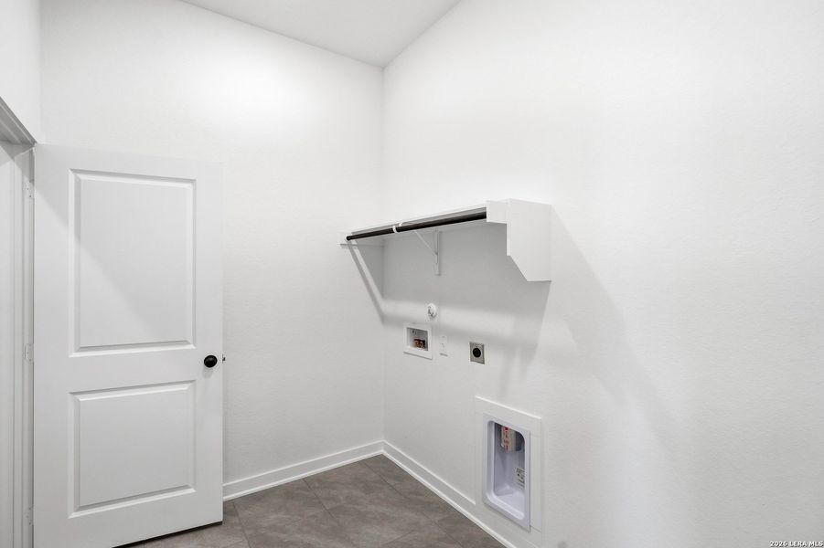 Spacious, unfurnished interior of a new home in The Crossvine, Schertz (Image 28).