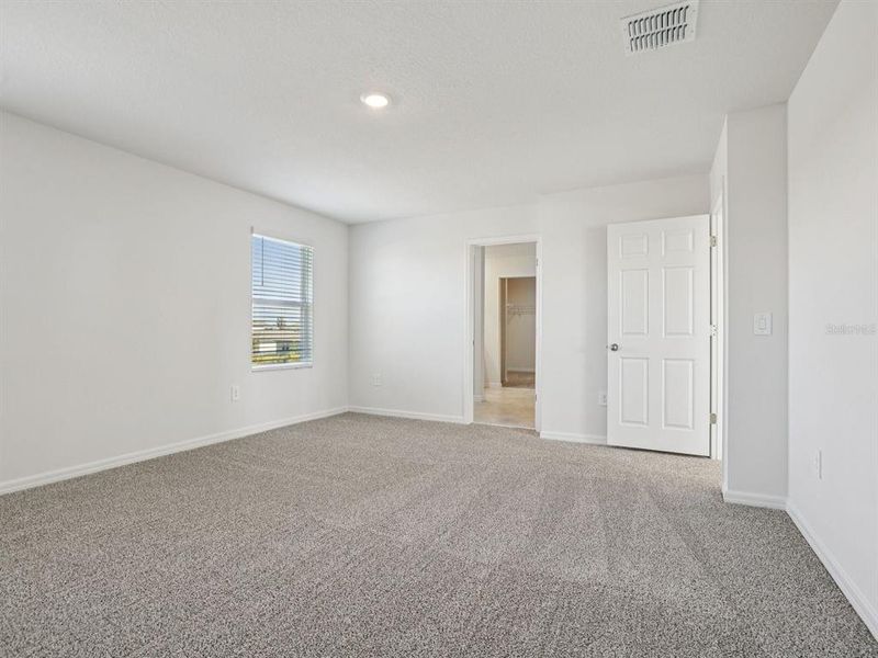 Spacious, unfurnished interior of a new home in , Lady Lake (Image 7).