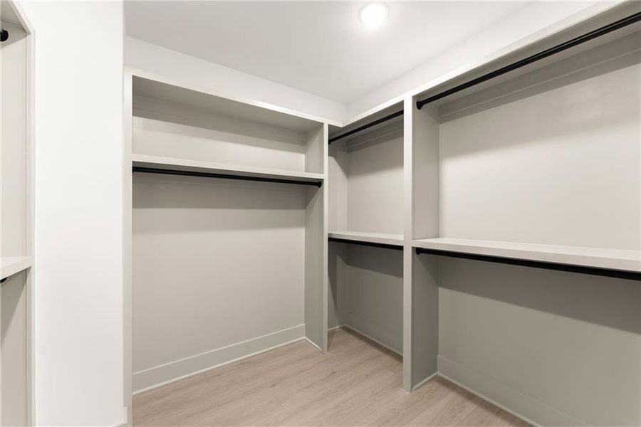 Spacious, unfurnished interior of a new home in , Jefferson (Image 31).