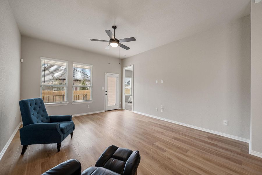 Spacious, unfurnished interior of a new home in Heritage, Dripping Springs (Image 21).