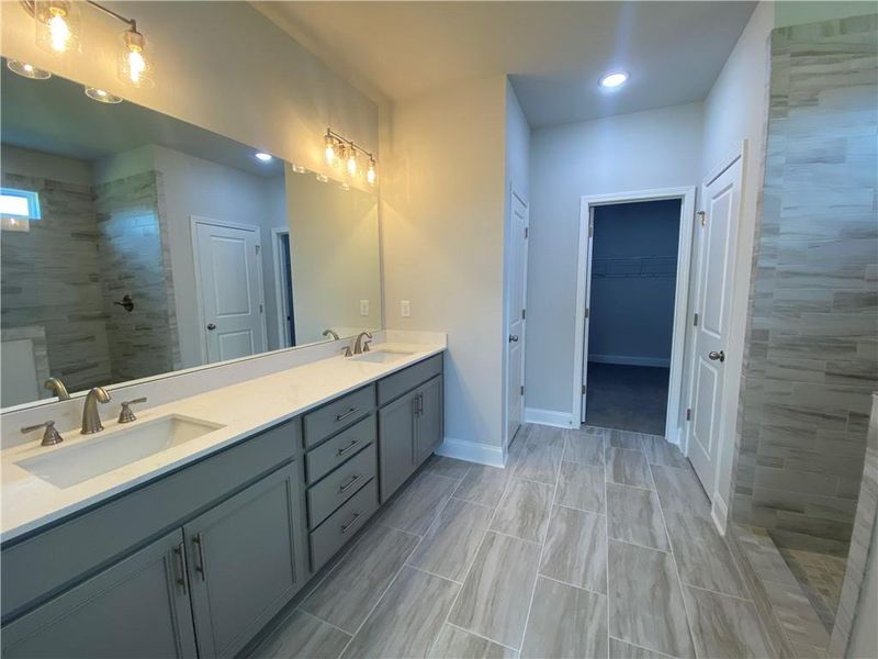Furnished interior view inside a new home in , Jefferson (Image 19).