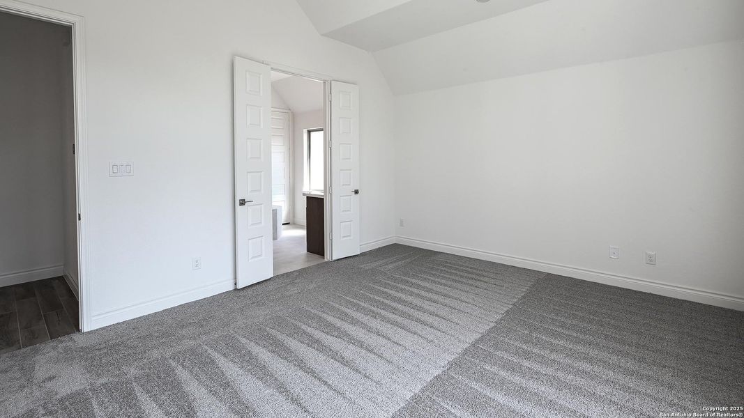 Spacious, unfurnished interior of a new home in Veramendi 60', New Braunfels (Image 19).