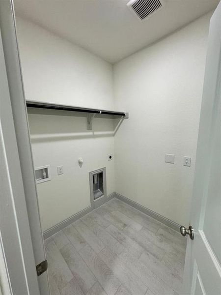 Spacious, unfurnished interior of a new home in , Anna (Image 9).