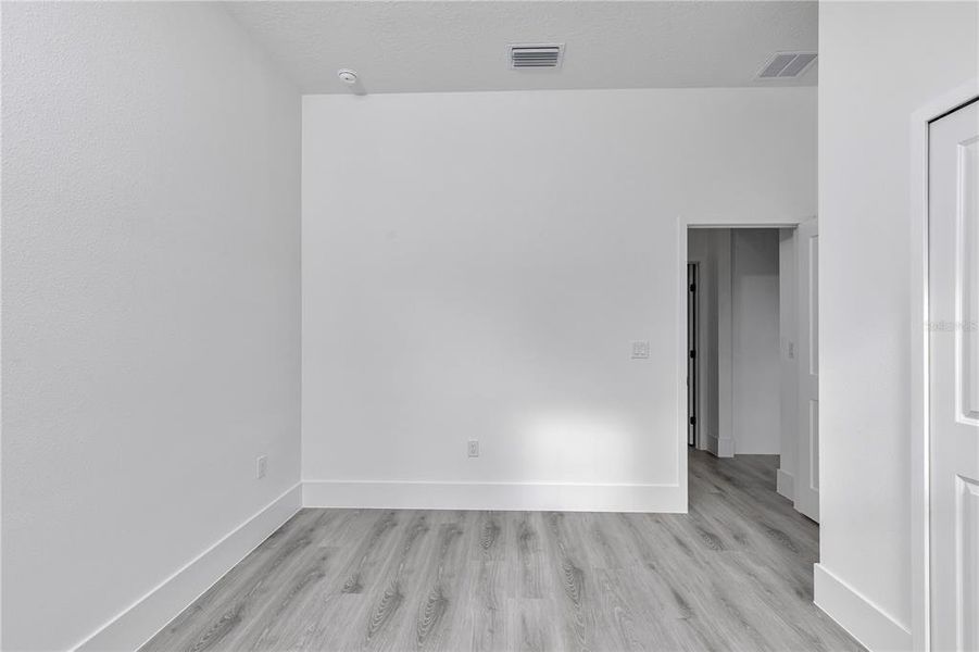 Spacious, unfurnished interior of a new home in , Dunnellon (Image 29).