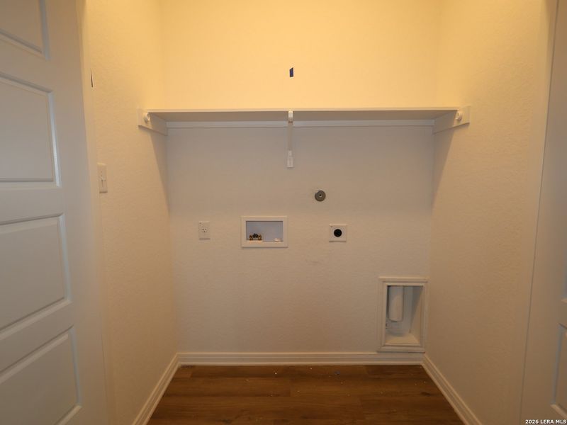 Spacious, unfurnished interior of a new home in Agave, San Antonio (Image 28).