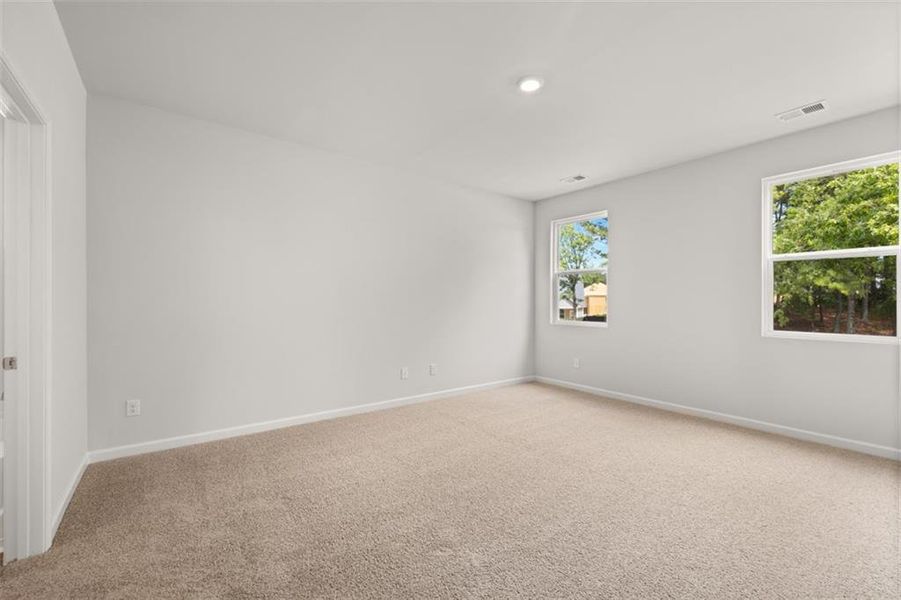 Spacious, unfurnished interior of a new home in Fairway 17 at Mirror Lake, Villa Rica (Image 40).