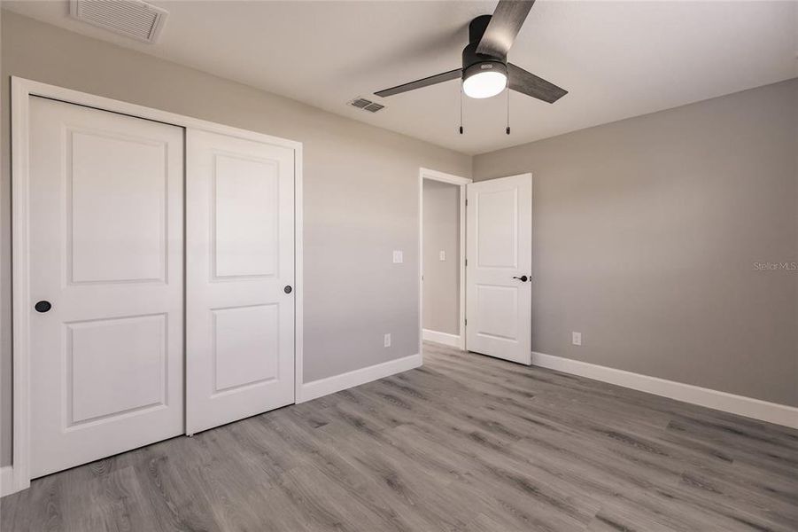 Spacious, unfurnished interior of a new home in , Cape Coral (Image 36).