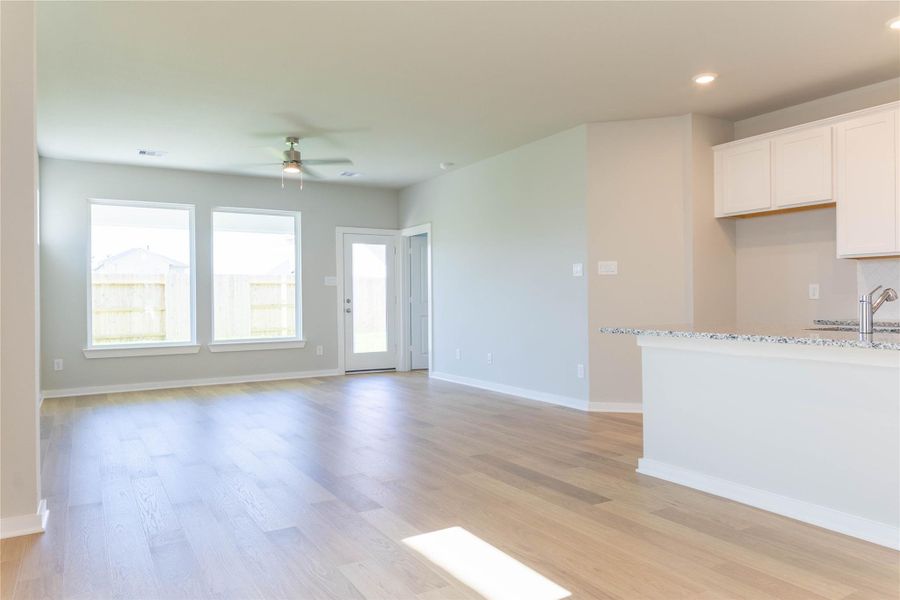 Spacious, unfurnished interior of a new home in La Segarra 40', Brookshire (Image 26).