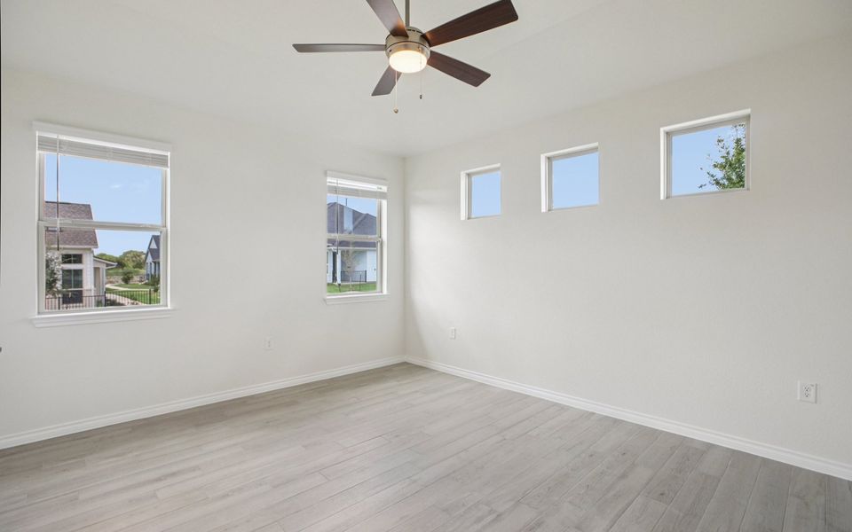 Spacious, unfurnished interior of a new home in Villas at Kissing Tree, San Marcos (Image 17).
