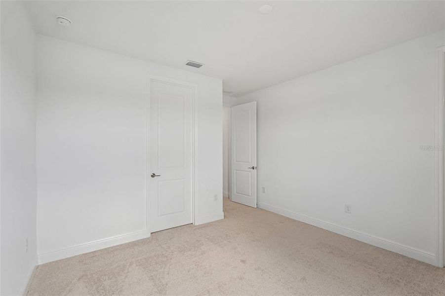 Spacious, unfurnished interior of a new home in Hawkstone, Sarasota (Image 32).