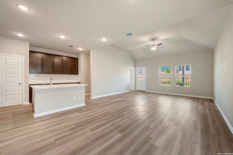 Spacious, unfurnished interior of a new home in Mesquite Ridge, San Antonio (Image 19).