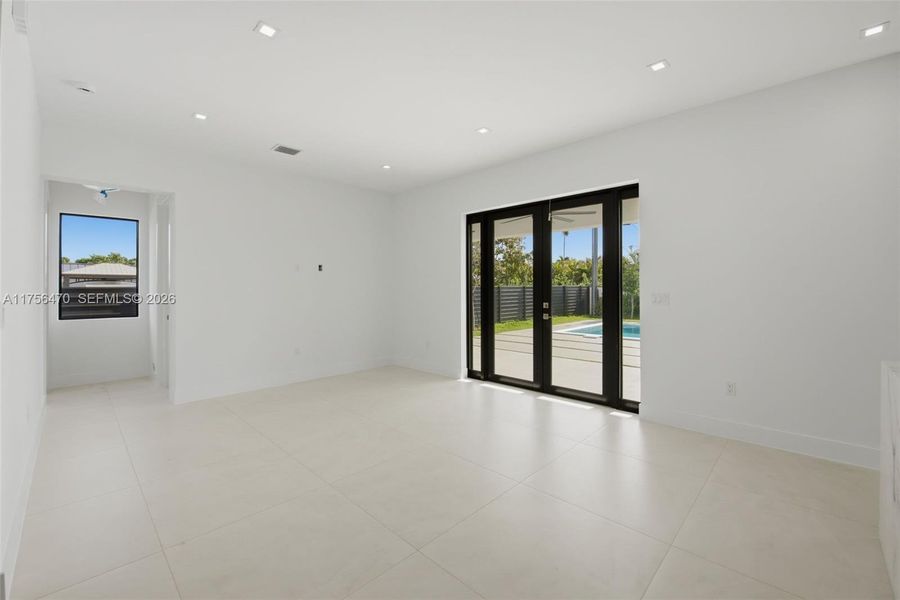 Spacious, unfurnished interior of a new home in , Miami (Image 17).